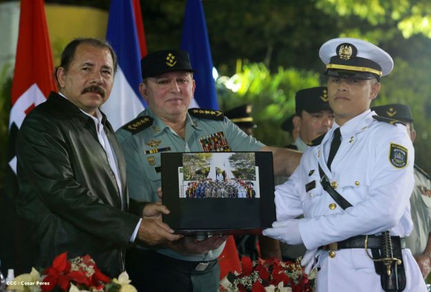 Daniel y Rosario presiden XVIII acto de graduación de cadetes del Ejército