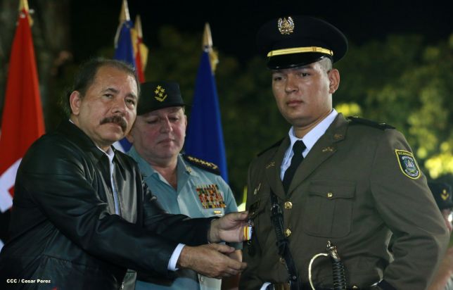 Daniel y Rosario presiden XVIII acto de graduación de cadetes del Ejército