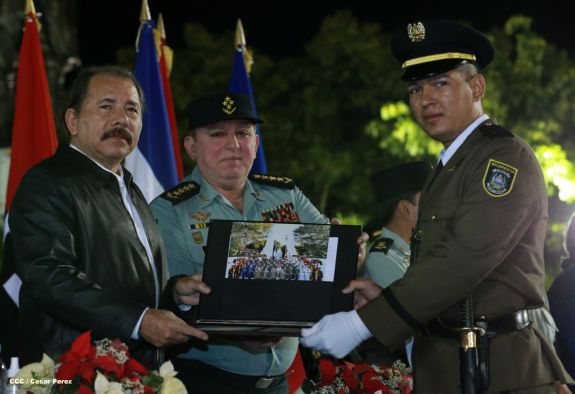 Daniel y Rosario presiden XVIII acto de graduación de cadetes del Ejército