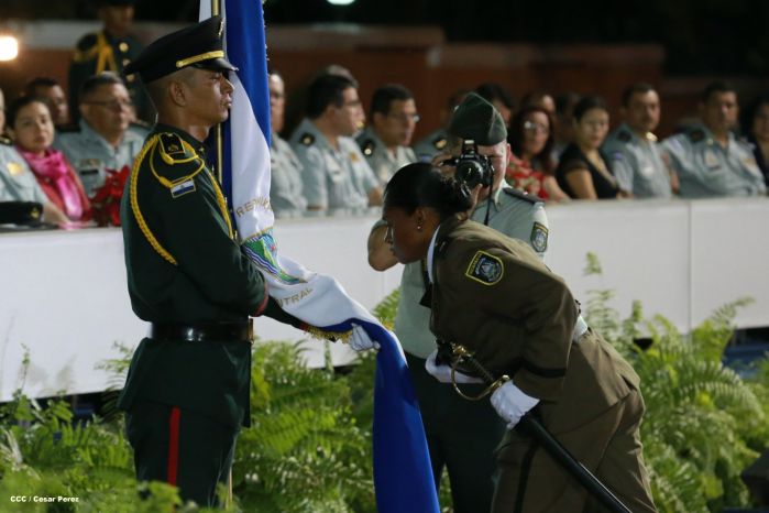 Daniel y Rosario presiden XVIII acto de graduación de cadetes del Ejército