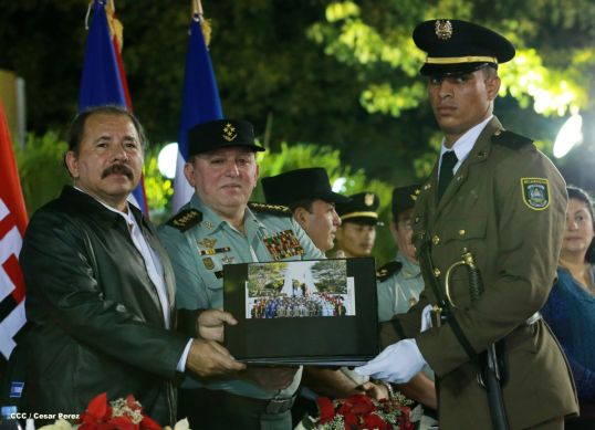 Daniel y Rosario presiden XVIII acto de graduación de cadetes del Ejército