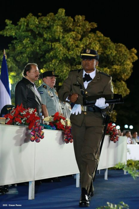 Daniel y Rosario presiden XVIII acto de graduación de cadetes del Ejército