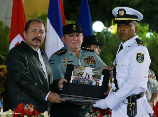 Daniel y Rosario presiden XVIII acto de graduación de cadetes del Ejército