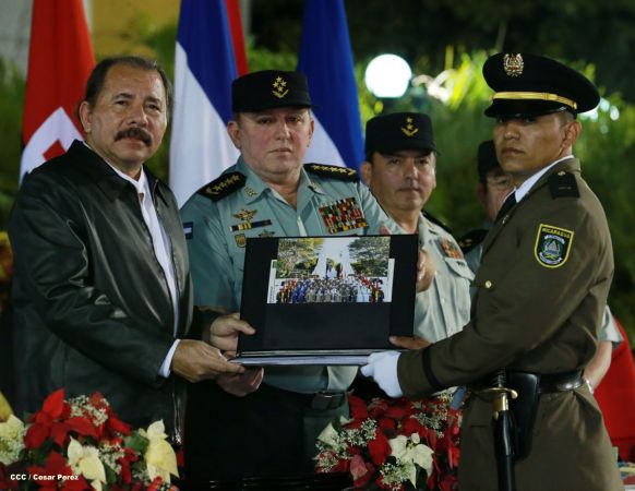 Daniel y Rosario presiden XVIII acto de graduación de cadetes del Ejército