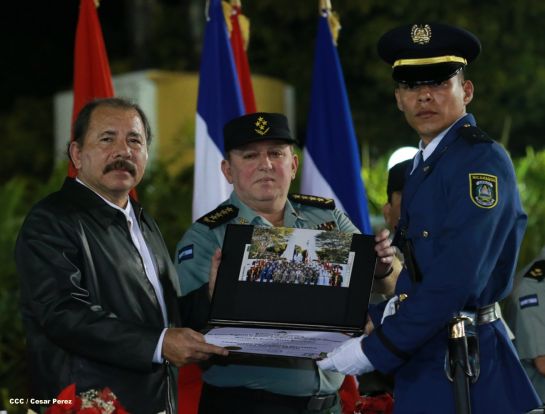 Daniel y Rosario presiden XVIII acto de graduación de cadetes del Ejército