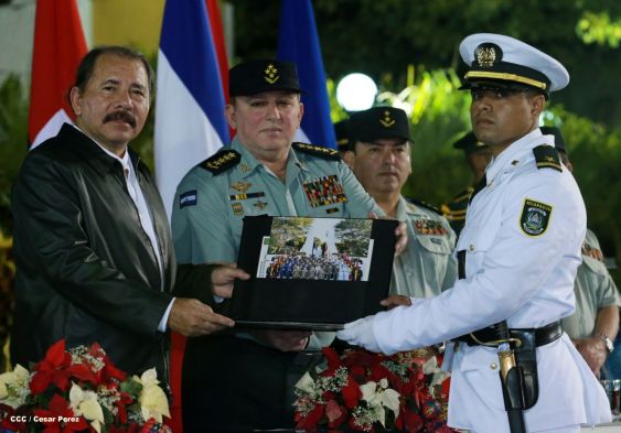 Daniel y Rosario presiden XVIII acto de graduación de cadetes del Ejército
