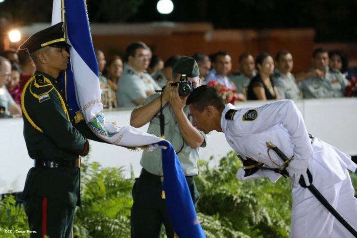 Daniel y Rosario presiden XVIII acto de graduación de cadetes del Ejército