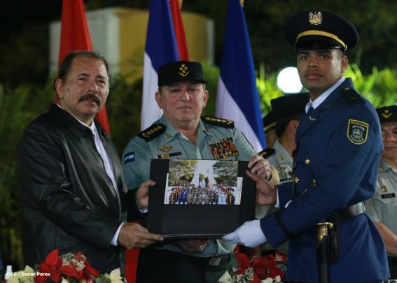 Daniel y Rosario presiden XVIII acto de graduación de cadetes del Ejército