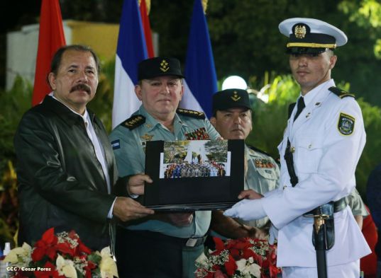 Daniel y Rosario presiden XVIII acto de graduación de cadetes del Ejército