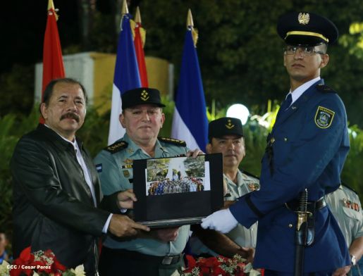 Daniel y Rosario presiden XVIII acto de graduación de cadetes del Ejército