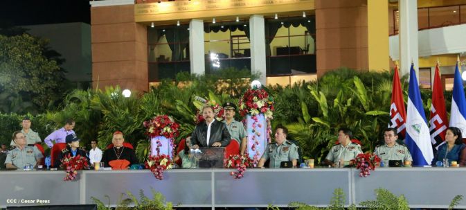 Daniel y Rosario presiden XVIII acto de graduación de cadetes del Ejército