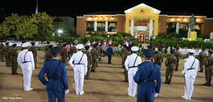Daniel y Rosario presiden XVIII acto de graduación de cadetes del Ejército