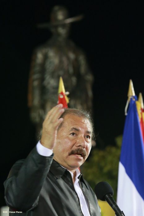 Daniel y Rosario presiden XVIII acto de graduación de cadetes del Ejército