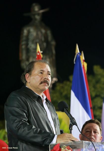 Daniel y Rosario presiden XVIII acto de graduación de cadetes del Ejército