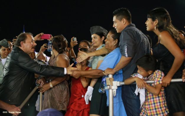 Daniel y Rosario presiden XVIII acto de graduación de cadetes del Ejército
