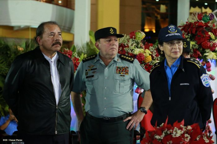 Daniel y Rosario presiden XVIII acto de graduación de cadetes del Ejército