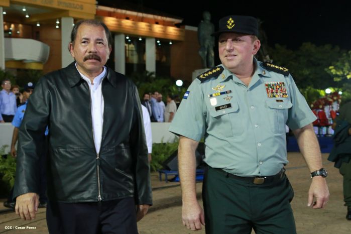 Daniel y Rosario presiden XVIII acto de graduación de cadetes del Ejército