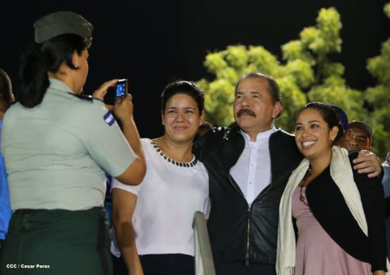 Daniel y Rosario presiden XVIII acto de graduación de cadetes del Ejército
