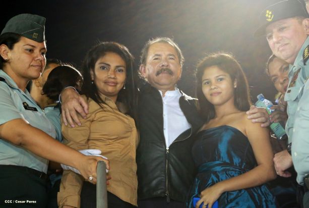 Daniel y Rosario presiden XVIII acto de graduación de cadetes del Ejército