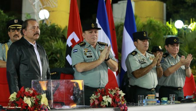Daniel y Rosario presiden XVIII acto de graduación de cadetes del Ejército
