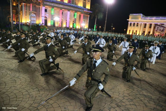 Daniel y Rosario presiden XVIII acto de graduación de cadetes del Ejército