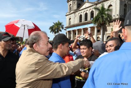 Presidente Daniel condecora póstumamente al compañero Raúl Venerio