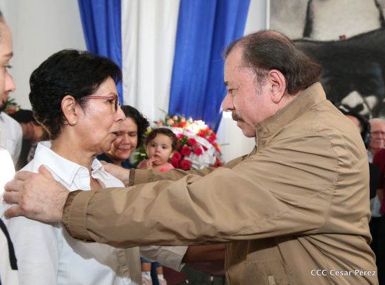 Presidente Daniel condecora póstumamente al compañero Raúl Venerio