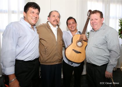 Presidente Daniel condecora póstumamente al compañero Raúl Venerio