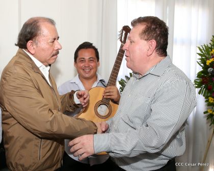 Presidente Daniel condecora póstumamente al compañero Raúl Venerio