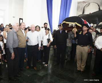 Presidente Daniel condecora póstumamente al compañero Raúl Venerio