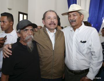 Presidente Daniel condecora póstumamente al compañero Raúl Venerio