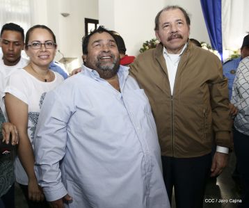 Presidente Daniel condecora póstumamente al compañero Raúl Venerio