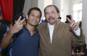 Presidente Daniel condecora póstumamente al compañero Raúl Venerio