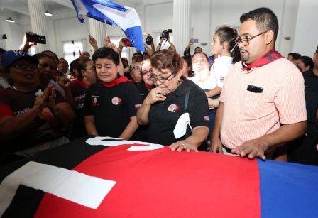 Reconocimiento al Héroe de la Paz y del Amor, Compañero Bismarck Martínez