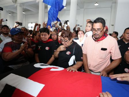 Reconocimiento al Héroe de la Paz y del Amor, Compañero Bismarck Martínez