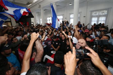 Reconocimiento al Héroe de la Paz y del Amor, Compañero Bismarck Martínez