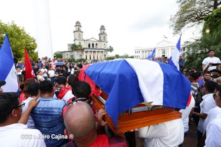 Reconocimiento al Héroe de la Paz y del Amor, Compañero Bismarck Martínez