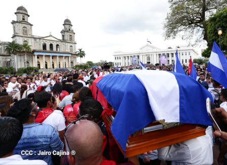 Reconocimiento al Héroe de la Paz y del Amor, Compañero Bismarck Martínez