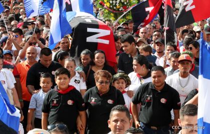 Reconocimiento al Héroe de la Paz y del Amor, Compañero Bismarck Martínez