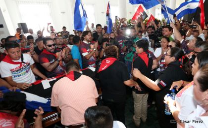 Reconocimiento al Héroe de la Paz y del Amor, Compañero Bismarck Martínez