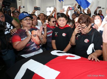 Reconocimiento al Héroe de la Paz y del Amor, Compañero Bismarck Martínez