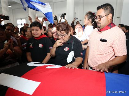 Reconocimiento al Héroe de la Paz y del Amor, Compañero Bismarck Martínez