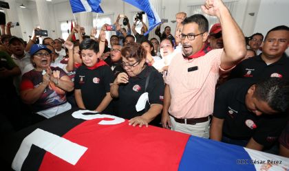 Reconocimiento al Héroe de la Paz y del Amor, Compañero Bismarck Martínez