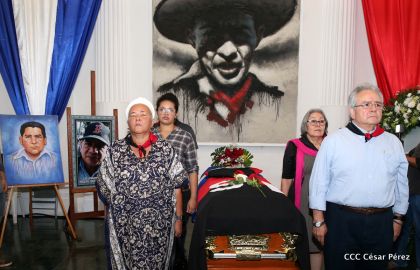 Reconocimiento al Héroe de la Paz y del Amor, Compañero Bismarck Martínez