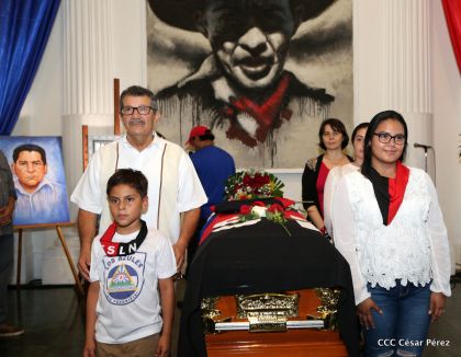 Reconocimiento al Héroe de la Paz y del Amor, Compañero Bismarck Martínez