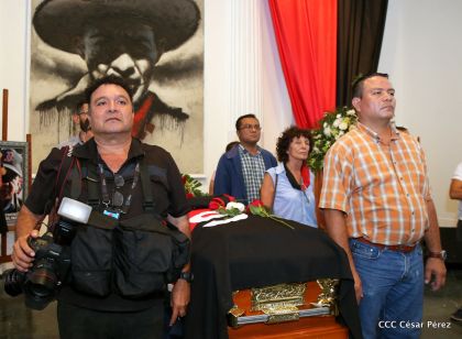 Reconocimiento al Héroe de la Paz y del Amor, Compañero Bismarck Martínez