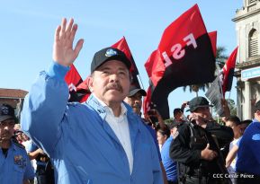 Homenaje al héroe del amor Bismarck Martínez