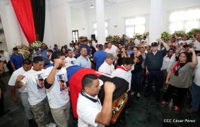 Homenaje al héroe del amor Bismarck Martínez