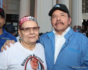 Homenaje al héroe del amor Bismarck Martínez