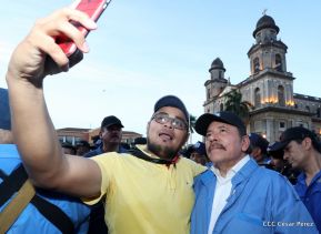 Homenaje al héroe del amor Bismarck Martínez